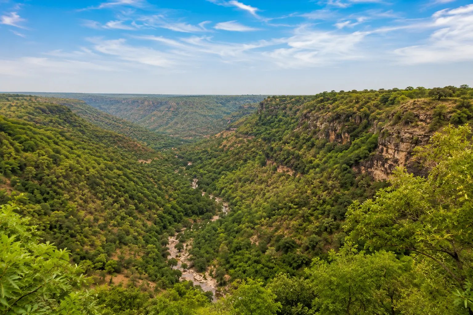 Kachida Valley rocky hills near Ranthambore